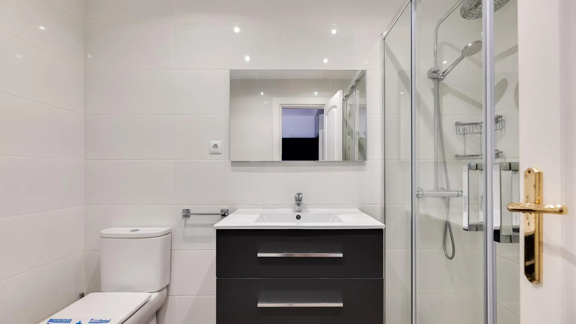 Front Line Beach Studio Apartment Marbella
