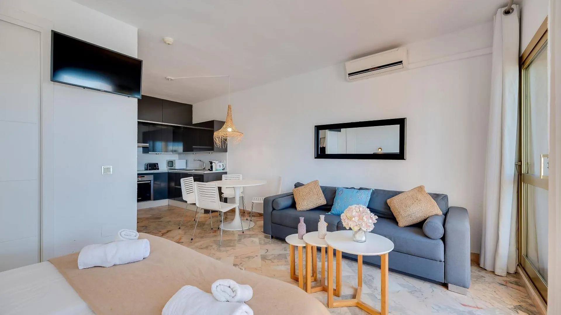 Front Line Beach Studio Apartment Marbella