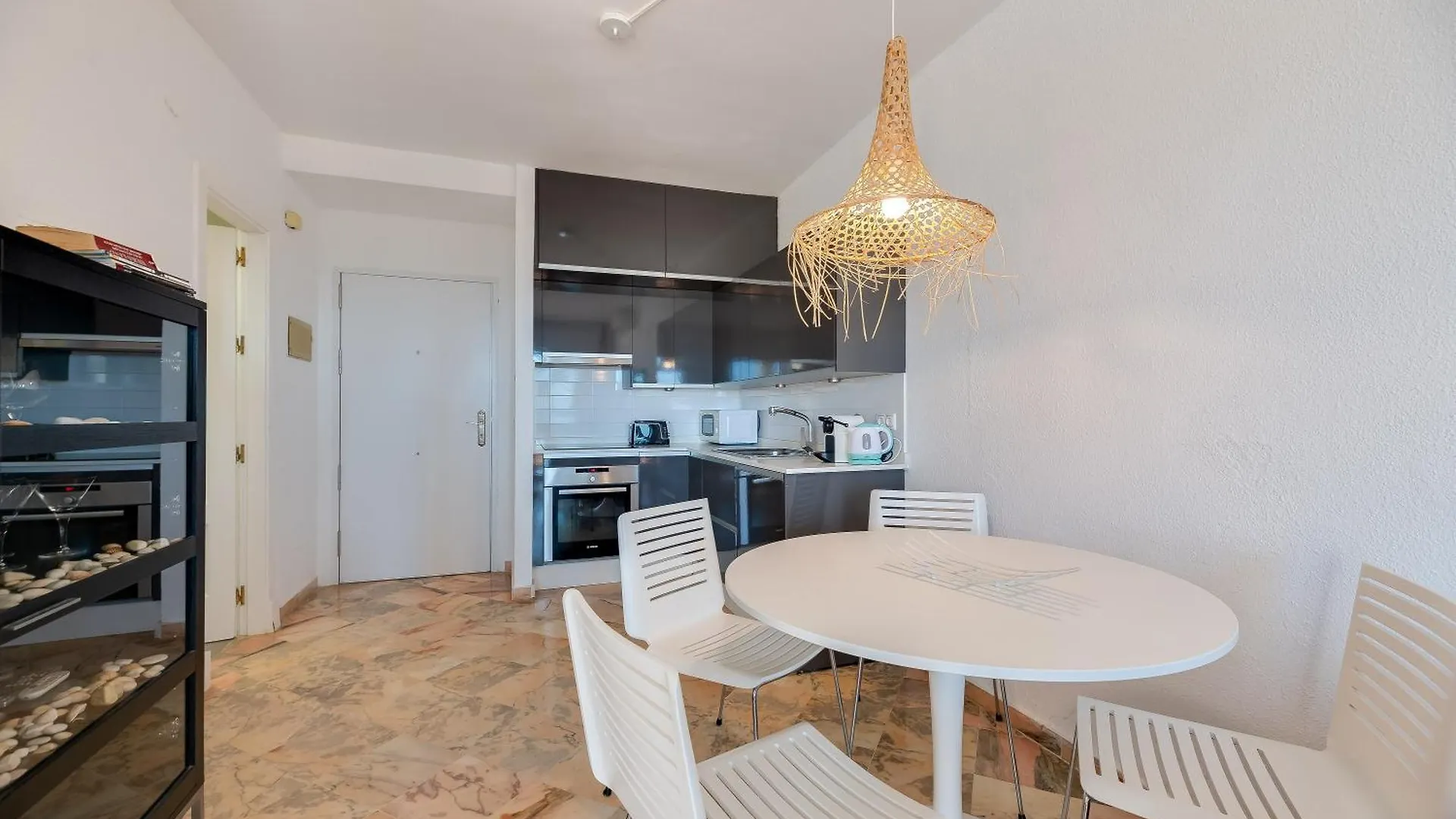 Front Line Beach Studio Apartment Marbella