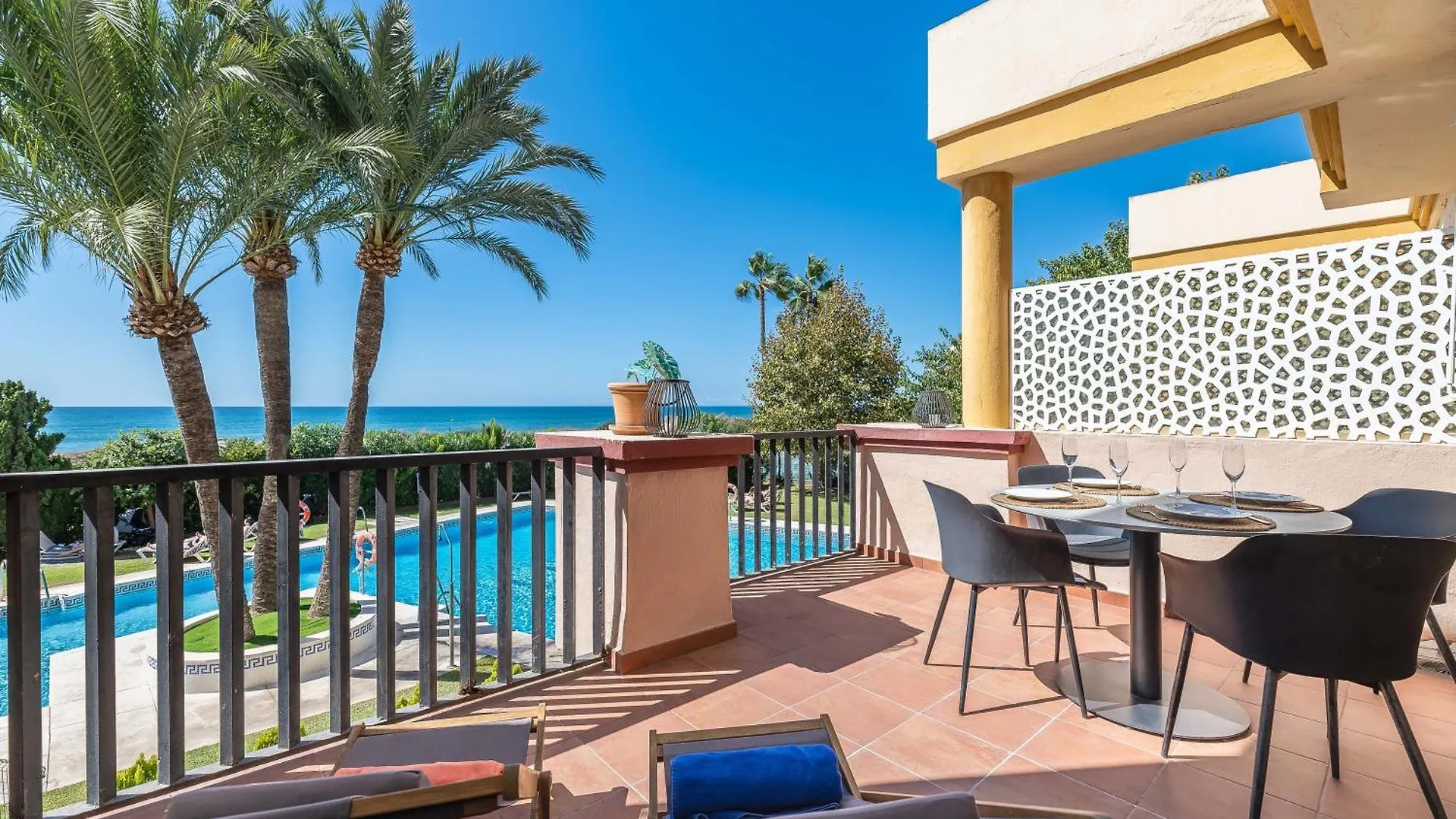 Front Line Beach Studio Apartment Marbella